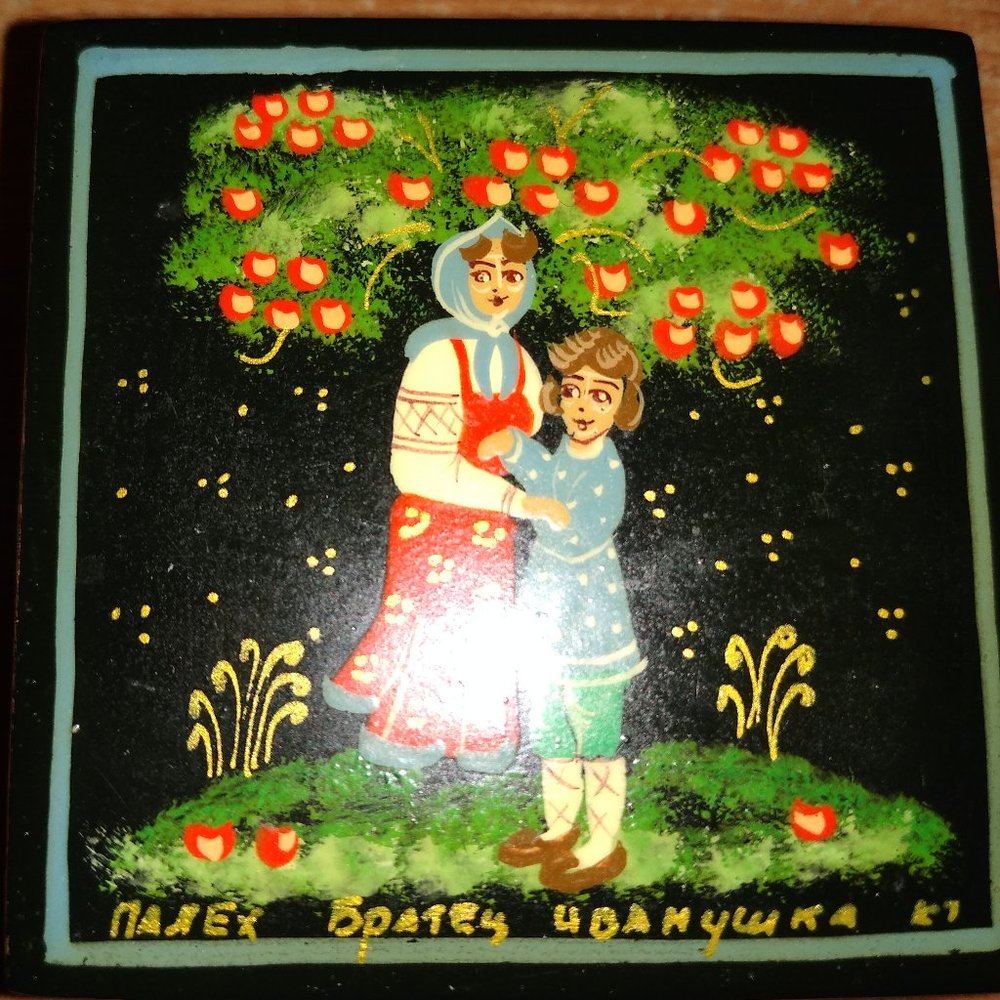 Russian hand painted wooden wood lacquered trinket